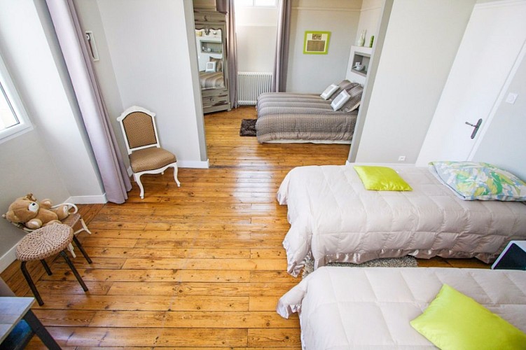 CHAMBRES D'HOTES LA MAISON D'OLIVIER - CHAMBRE ATELIER D'ECRITURE