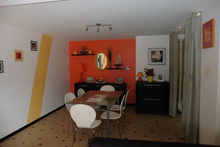 FROMENTINE MAISON sans vis-à vis à 400m de la plage