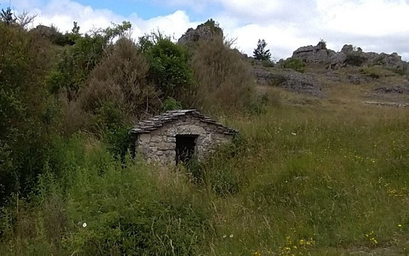 Puits et rochers dolomitiques