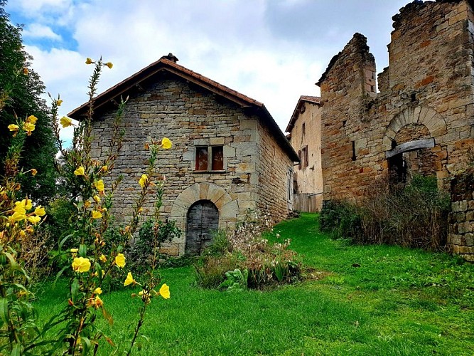 Hameau médiéval de Saint-Caprazy