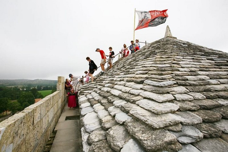 Terrasse bordée de mâchicoulis