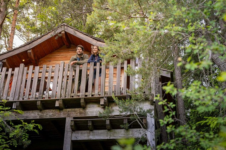 Là-Haut, cabanes perchées