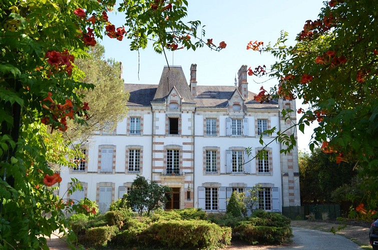 CHATEAU DES BRETONNIERES SUR VIE