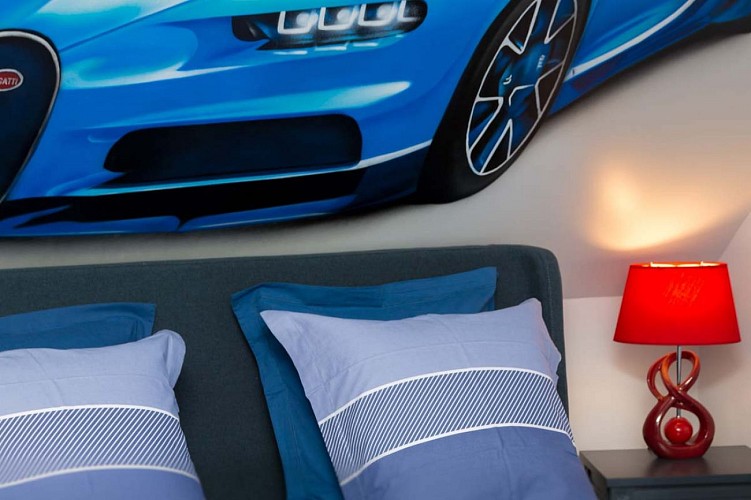 Chambre W16 déco Bugatti de l'Attrap'rêves à Ergersheim