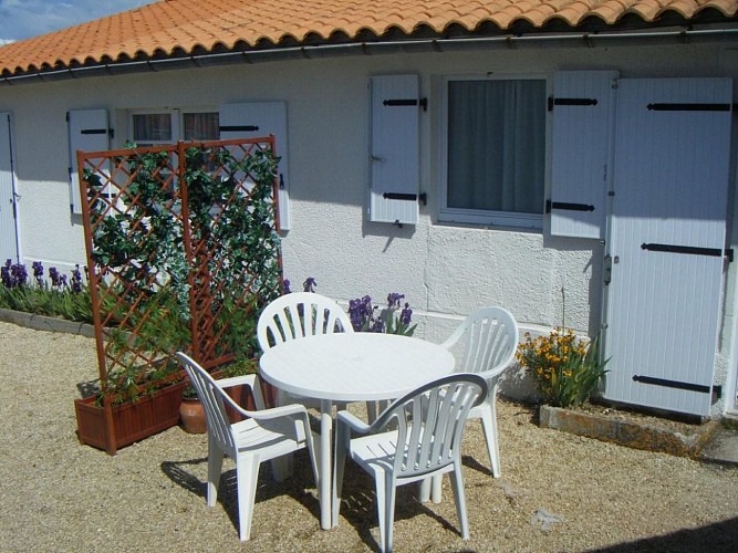 M. ET MME MELINE - 2 LOCATIONS : 2 ET 4 PERS