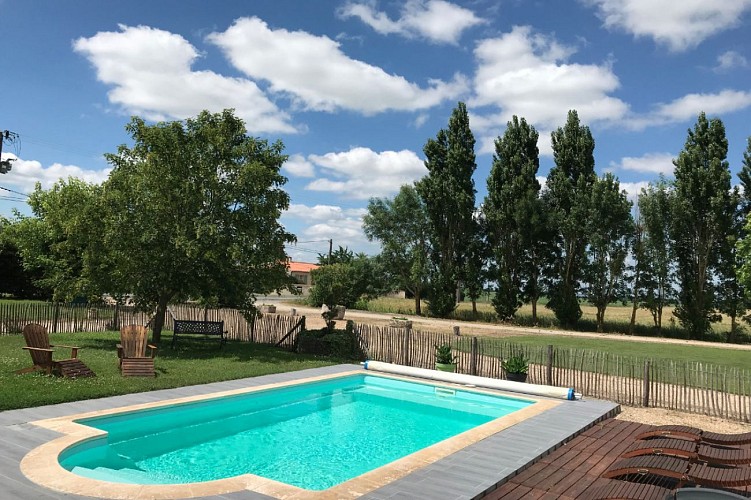 Gite de Charme avec Piscine chauffée en Marais Poitevin