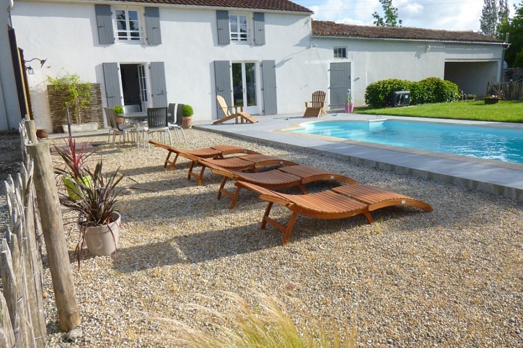 Gite de Charme avec Piscine chauffée en Marais Poitevin