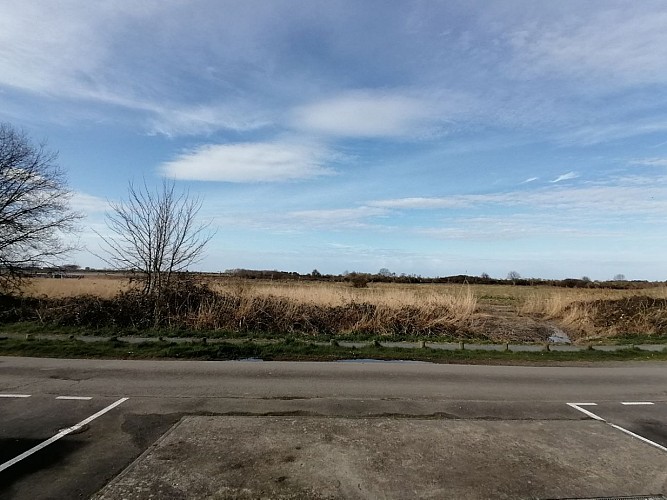 Aire  - vue sur voie verte