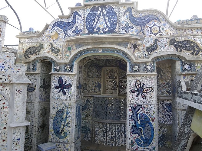 sites et monuments - maisonbleuedives