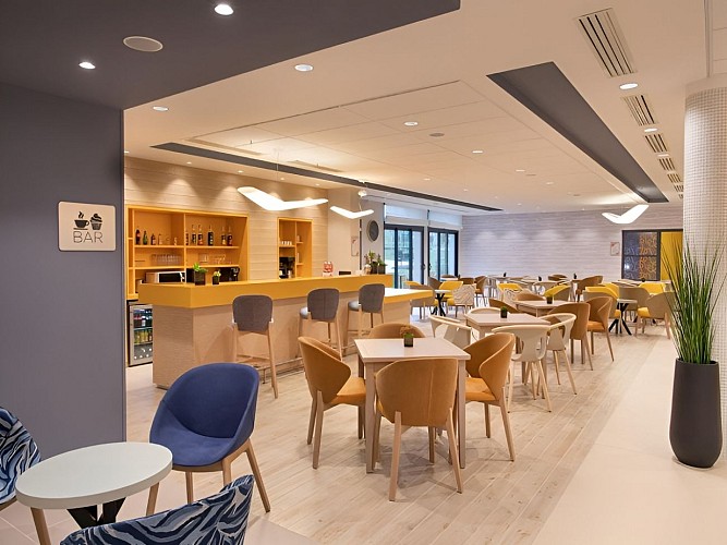 Residence-Domitys-Les-Safrans-lounge-bar