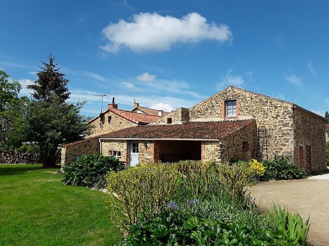 CHAMBRE D’HÔTES LES HAUTES PAPINIÈRES LE REZ DE JARDIN