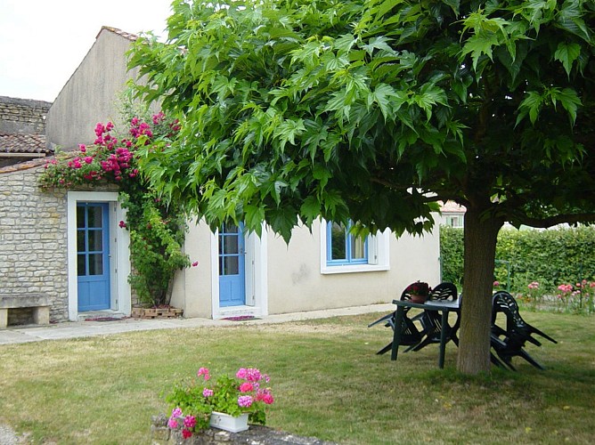 LE GÎTE BLEU DE LA RIGOLE DE BOURNEAU