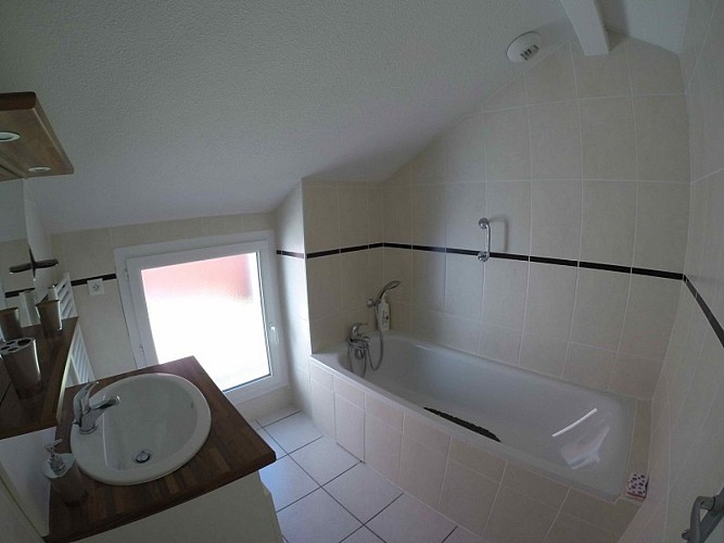 Appart. - Salle de bain étage 1 (002)