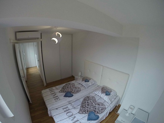 Appart. - Chambre pour 2 à l'étage