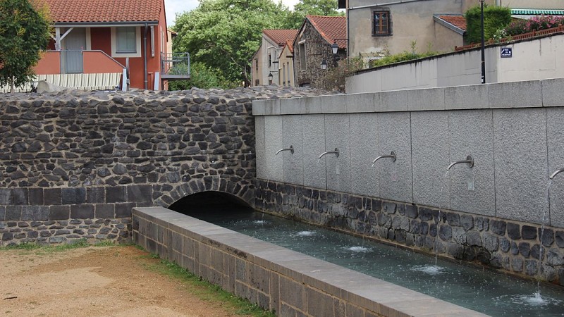 Tour d'entrée de l'eau à Montferrand