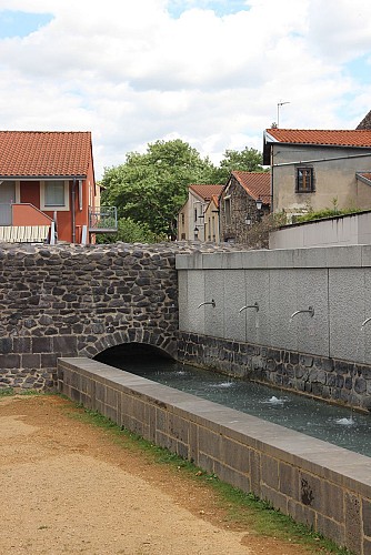 Tour d'entrée de l'eau à Montferrand