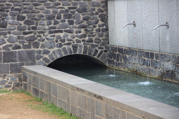 Tour d'entrée de l'eau à Montferrand
