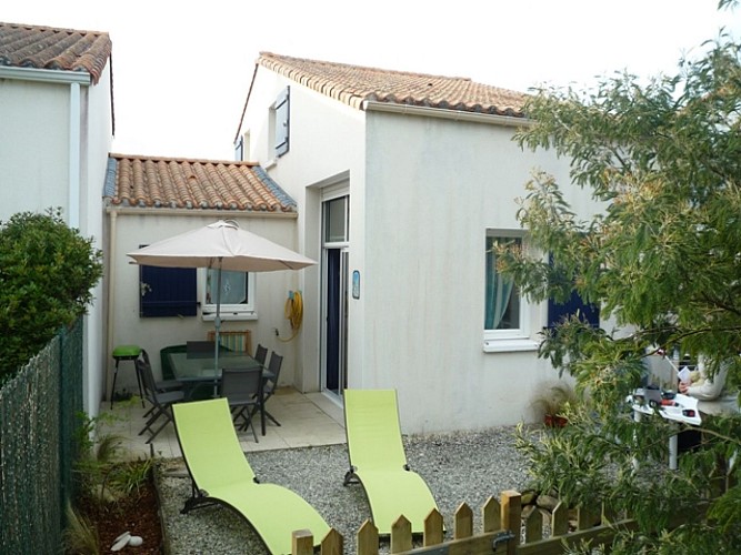 LES PATIOS DE LA MER