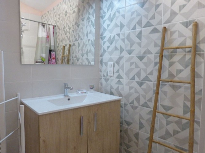 La salle de bains chez Marie étage douche