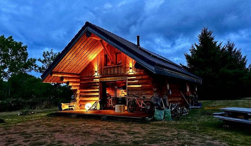 Vue sur Feel Timber House, de nuit