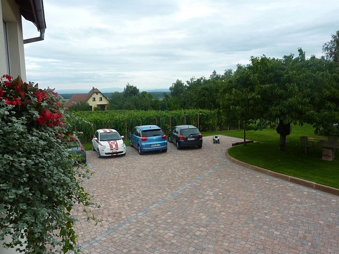 Parking privé, à coté de la vigne