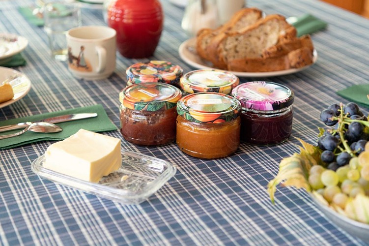 Confiture maison, fruits de notre jardin