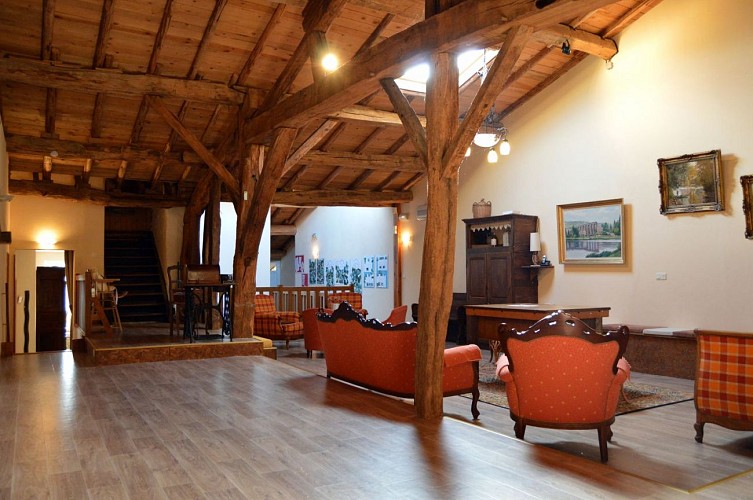 ACCES AU SALON SALON BILLARD ET CHAMBRES DE L'ETAGE