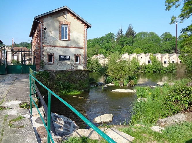 LA CONCIERGERIE DE BODET, GITE AU BORD DE L'EAU