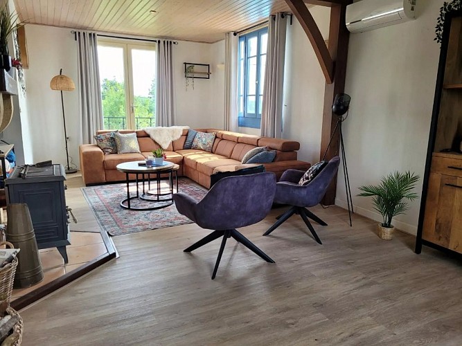 1ff702c548374eee85eb0377445ab6f3