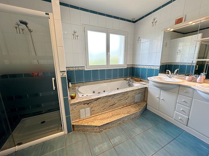 Salle de bains du gîte Villa dunisia à Léon avec Gites de France Landes