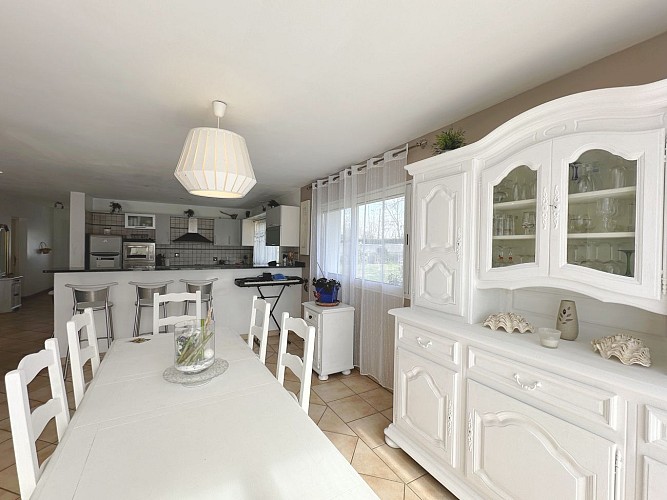 Salle à manger du gîte Villa dunisia à Léon avec Gites de France Landes