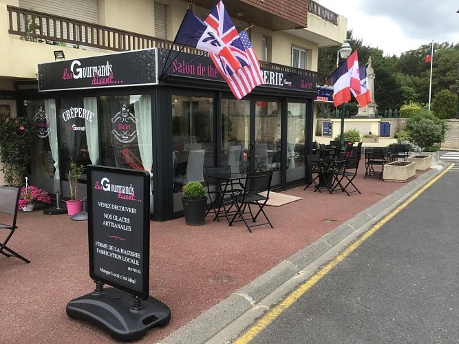 les-gourmands-disent-devanture-salle-aubert