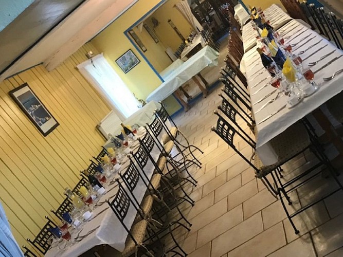 Auberge du Pressoir salle. RED