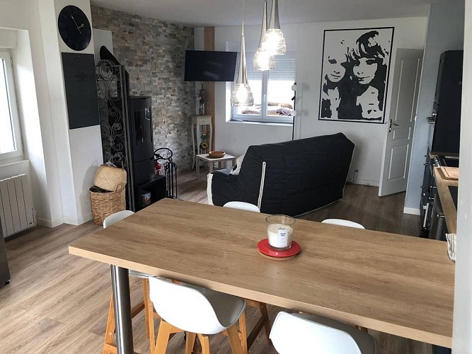 Meublé Le Nid Douillet - Douillet-le-Joly - pièce de vie