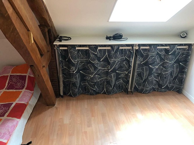 Meublé Le Nid Douillet - Douillet-le-Joly - rangements chambre