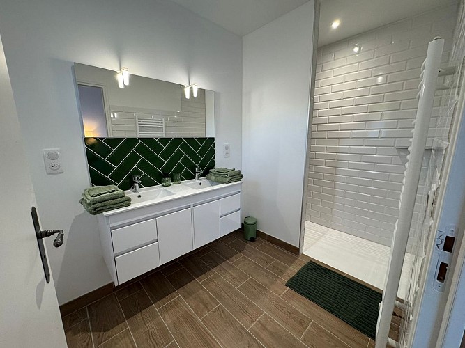 Salle d'eau chambre 1 