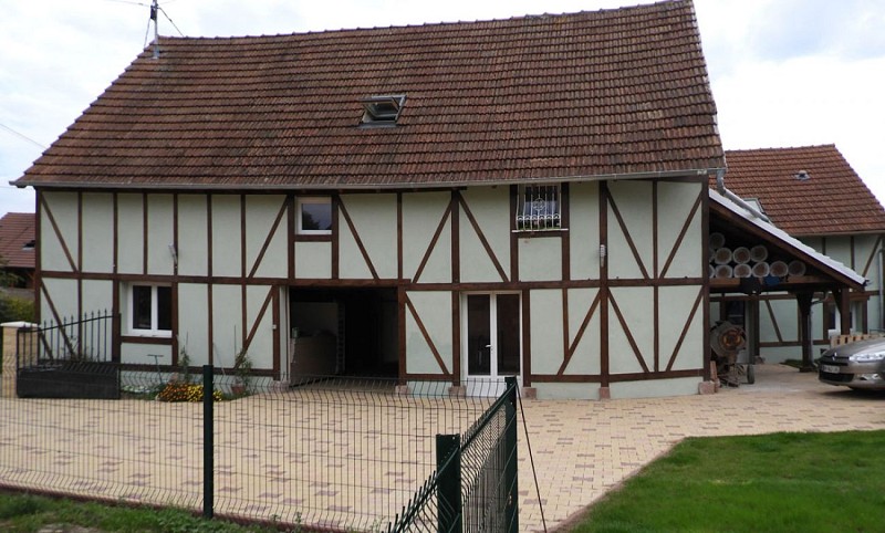 Vue arrière de la maison du gîtes les Hirondelles à Dachstein
