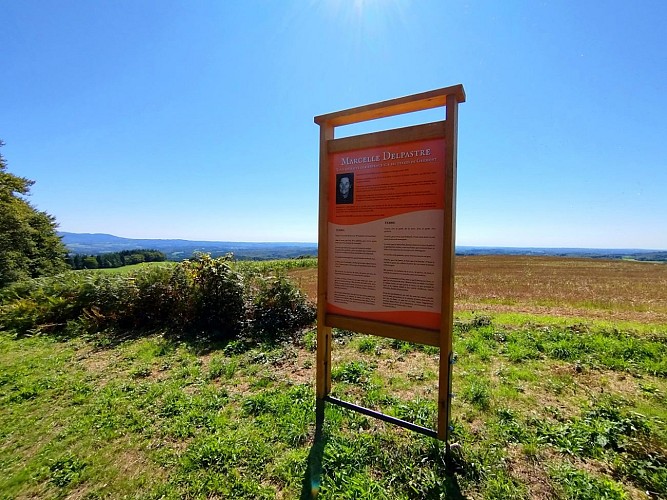 Chamberet Stèle Marcelle Delpastre puy des Fayes 