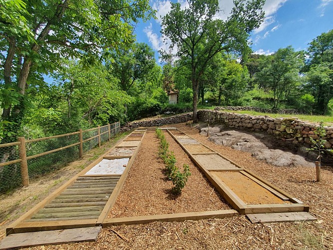 Barefoot Trail – Medieval Site of Donzy