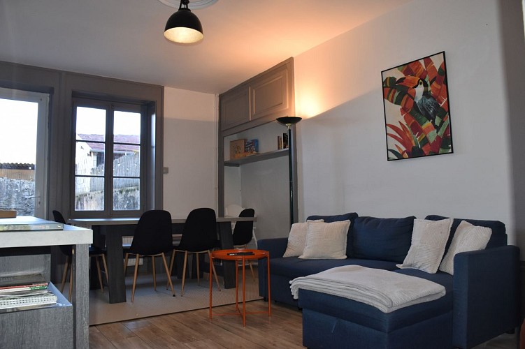 salon vue sur extérieur