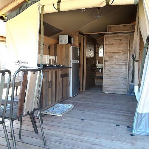 Lodging tents - Camping MAUI