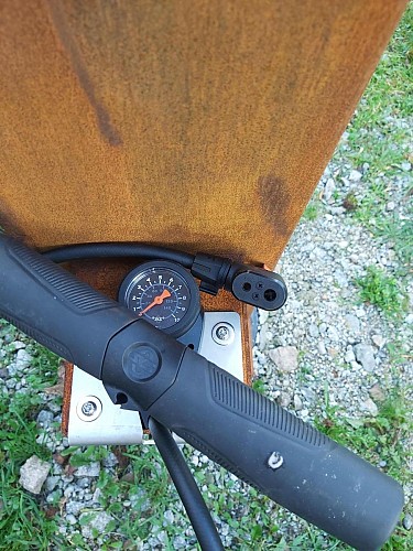 Borne de réparation vélo