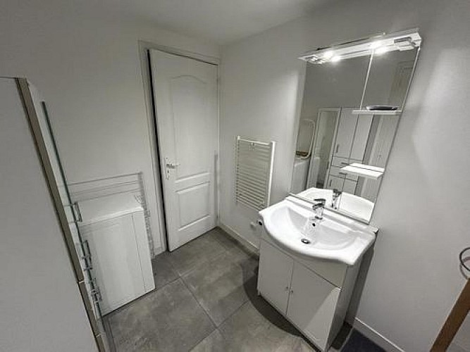 Salle d'eau avec wc indépendant