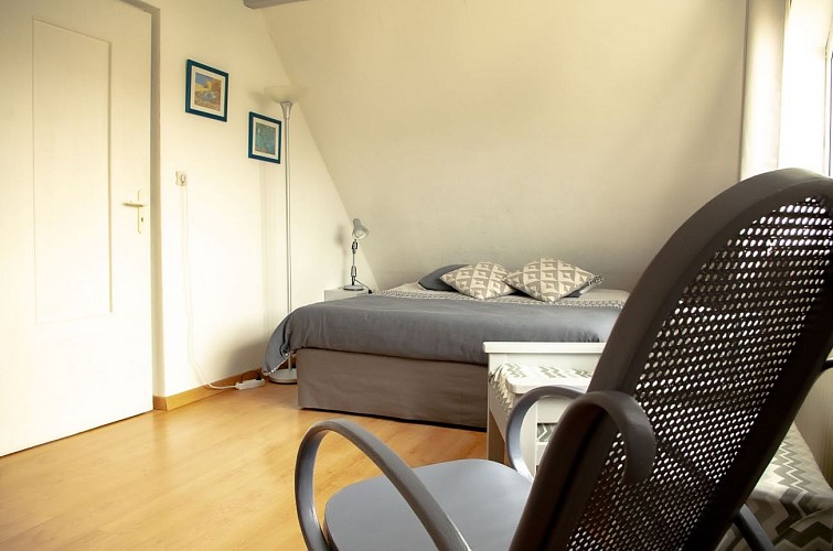 Chambre à coucher de la Chambre d'hôtes Les lilas à Molsheim