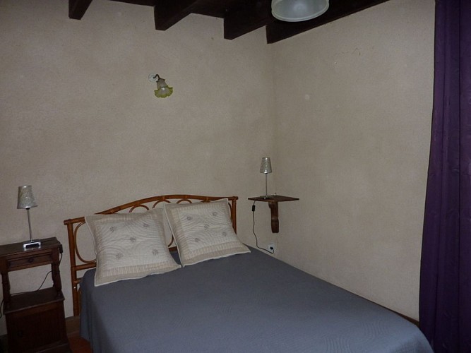 Chambre du rdc (avec vue sur le grand chêne)