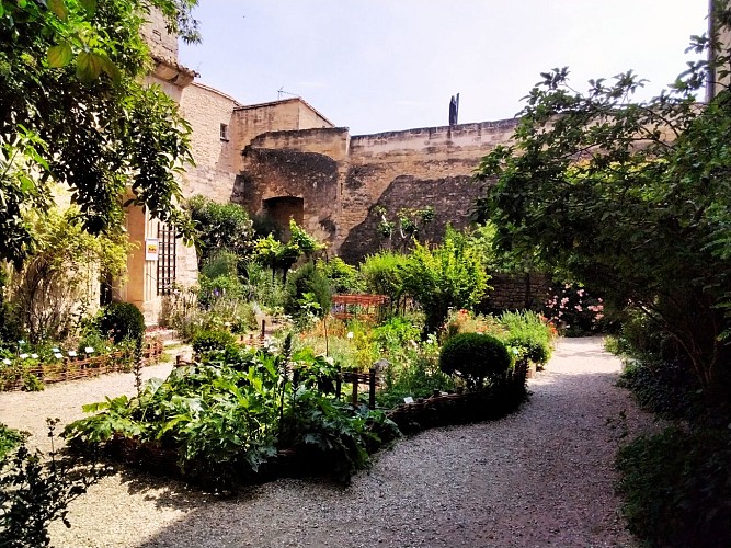 Le jardin médiéval d'Uzès et ses tours