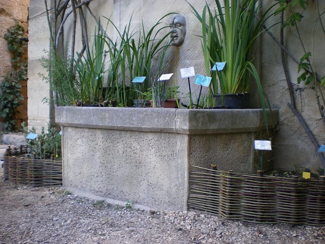 Le jardin médiéval d'Uzès et ses tours