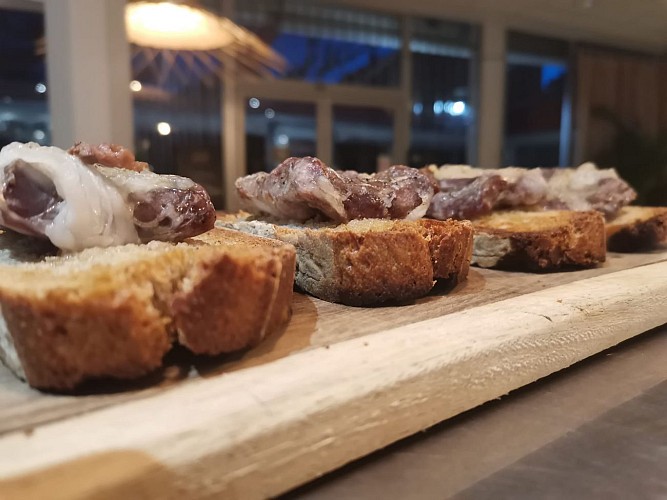 Bar Restaurant on the Cours