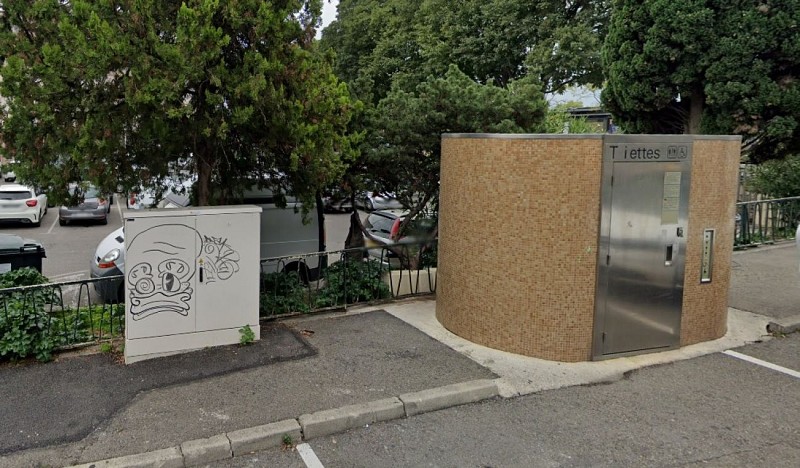 Toilettes Publiques (Péri)