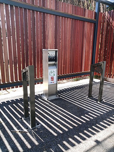 Área de servicio para bicicletas Place du Marché, Collias